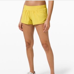 HOTTY LOW RISE LINED LULULEMON SHORTS 2.5” IN ARMY GREEN